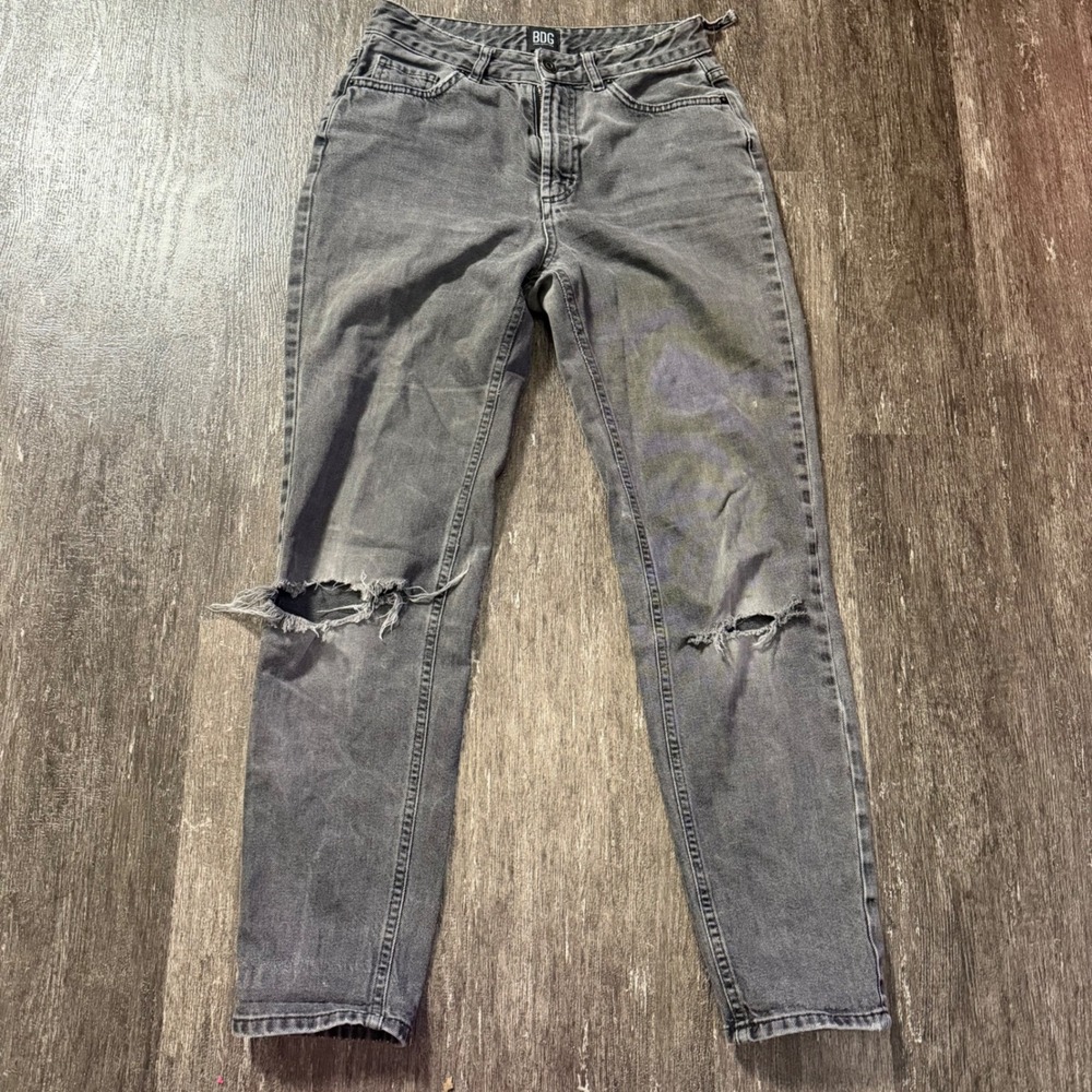 BDG Mom Jeans Women 26 Black Distressed High Rise Tapered Ripped Denim Pant‎